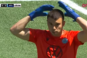 Ne, ovo je nemoguće - Najbizarnija stvar u svetu fudbala koju ćete videti danas!